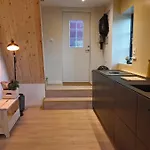 Sentral Og Koselig Hjem I Apartament
