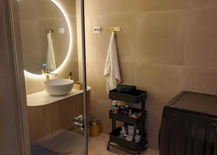 Sentral Og Koselig Hjem I *